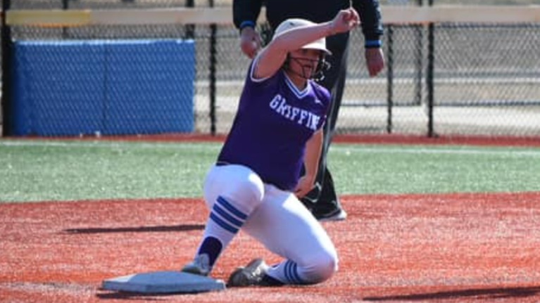 Softball Drops Doubleheader to Wis.-Stout