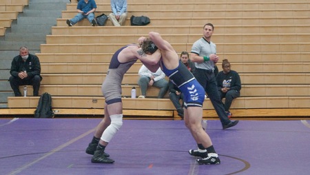 Men's Wrestling Competes At The Lower Midwest Regional