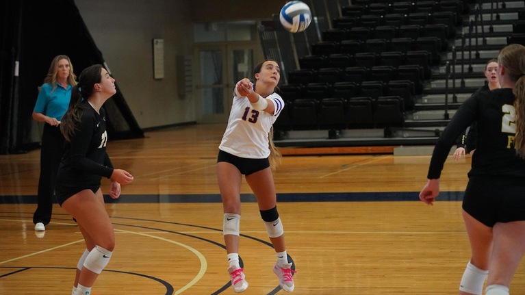 Volleyball Wins Two in MUW Tri-Match, Extend Streak to Seventh