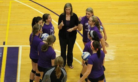 Women's volleyball evens out SLIAC record